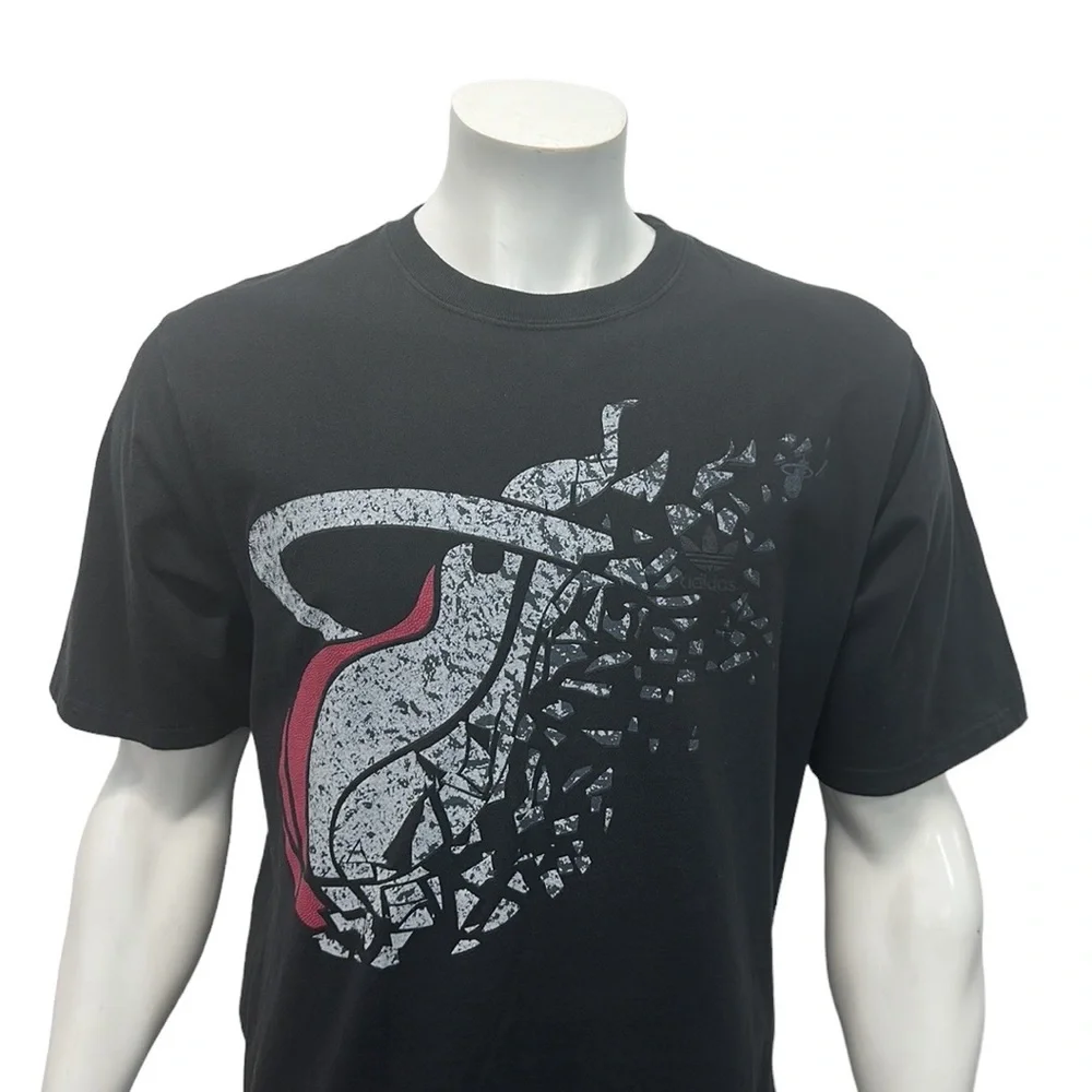 Adidas Miami Heat Basketball NBA Slam Dunk Graphic T-Shirt Size XL